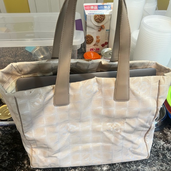 ❤️Authentic CHANEL Tote❤️ - Picture 16 of 16